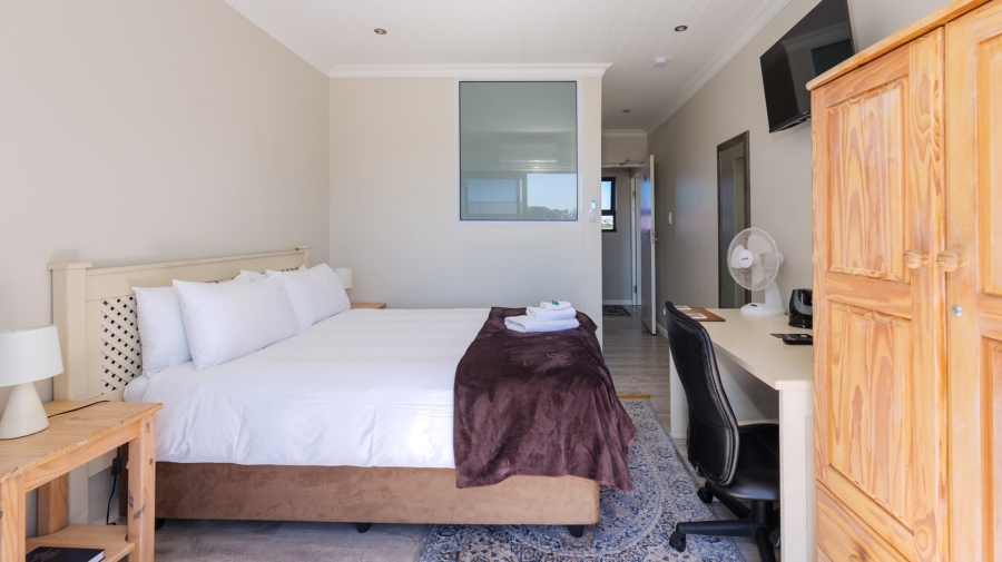 9 Bedroom Property for Sale in Struisbaai Western Cape